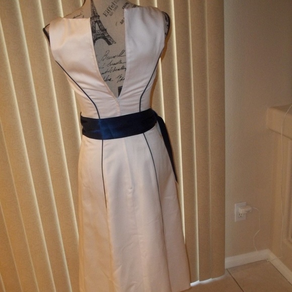 *CLEARANCE* JALIS BRIDAL WHITE/NAVY FORMAL DRESS & MORE SIZE 4 - Picture 4 of 7